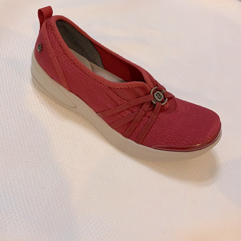 B Zees women’s Slip On Size 7.5 W